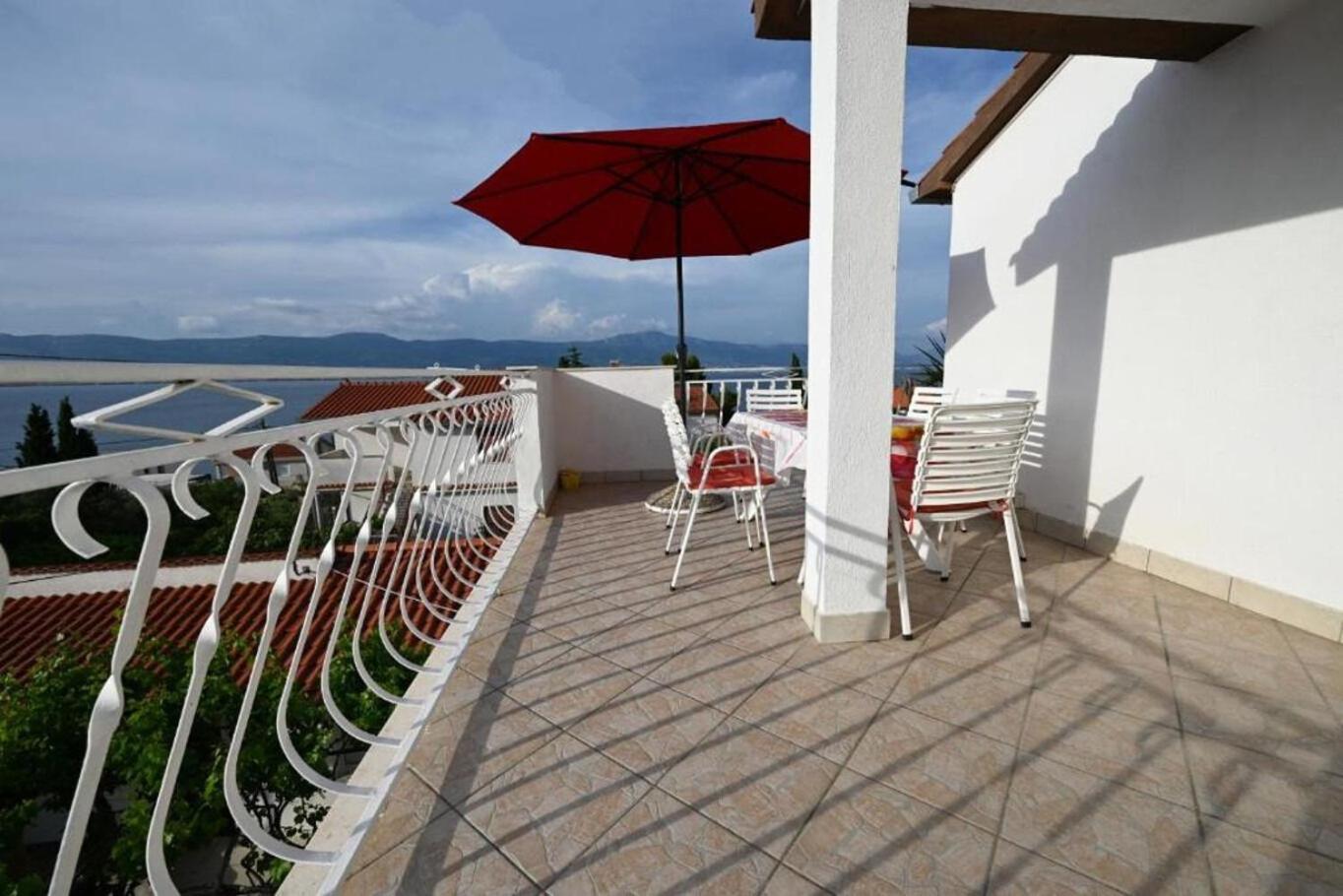 Apartment Mihovilovic Слатине Экстерьер фото